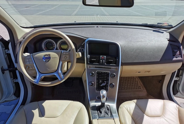 Volvo XC 60 cena 73300 przebieg: 131000, rok produkcji 2013 z Piaseczno małe 92